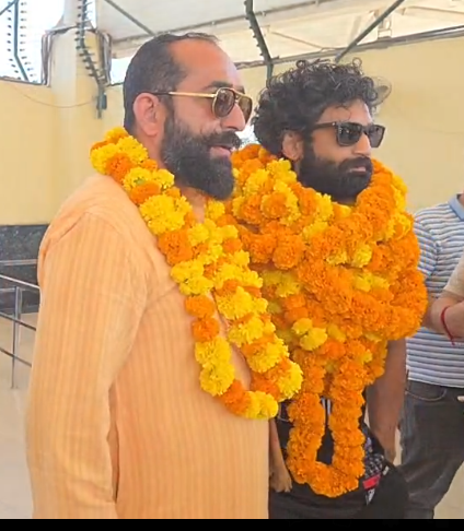 Bhanu Pratap Singh receives warm welcome at Jammu Airport